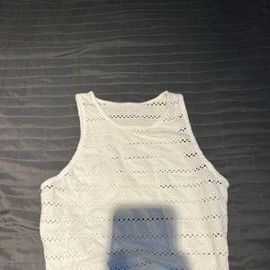 Open hole cropped tank top